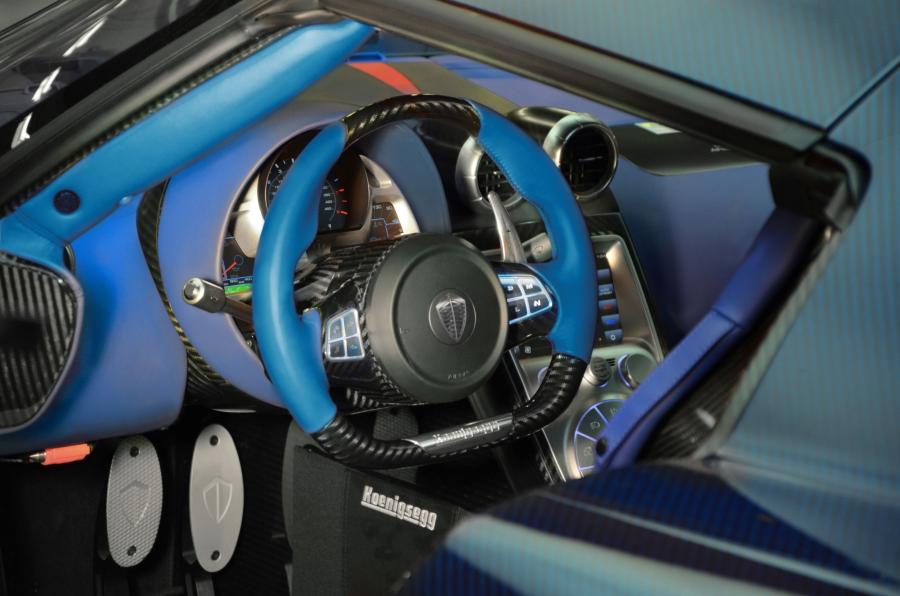 Интерьер Koenigsegg Agera R BLT (7093) 2012 года  (фото 2 из 12)